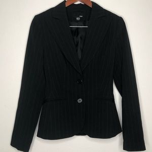 H&M Jackets & Coats - H&M pinstripe blazer size 4 H&M Jackets & Coats - H&M pinstripe blazer size 4